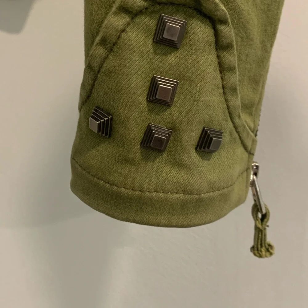 Unique Green Studded Utility Jacket Structured Shoulders and Quilted Sleeves - Picture 10 of 16